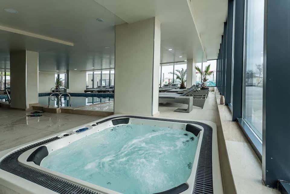 Alezzi Sunwaves Apartman Năvodari Kültér fotó